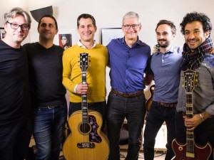 Apple chez coach Guitar